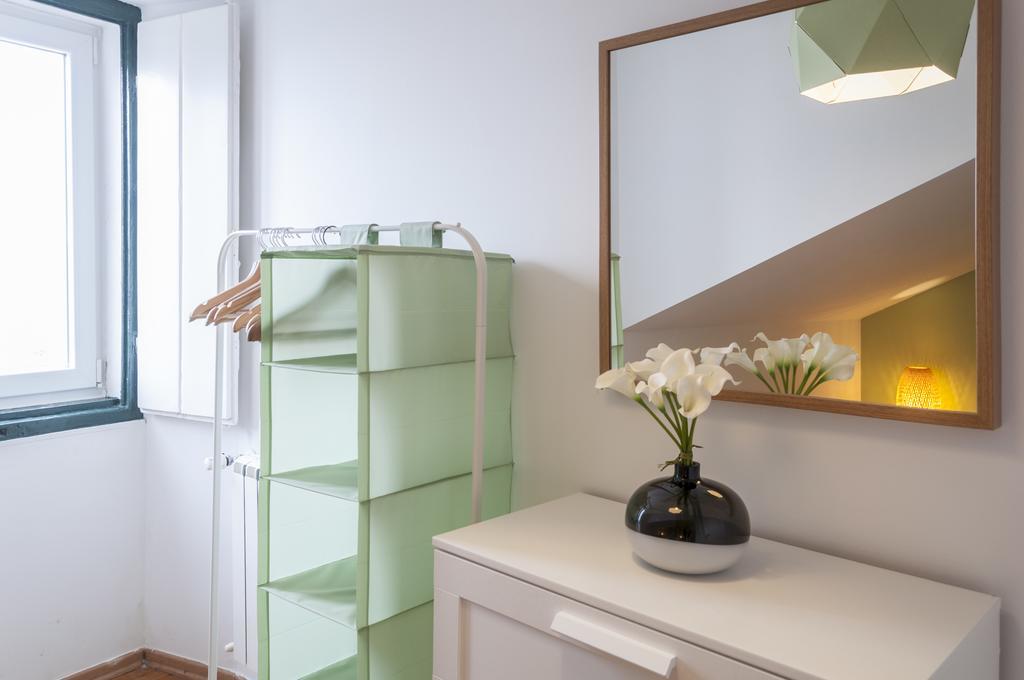Contemporary Lisbon Apartment In Historical Chiado Экстерьер фото